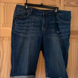 Denim shorts cuff